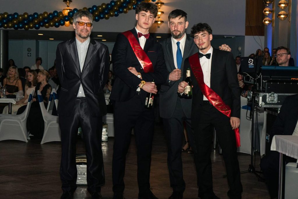 Maturitní plesy Maturitní plesy | Střední průmyslová škola a Vyšší odborná škola Kladno.