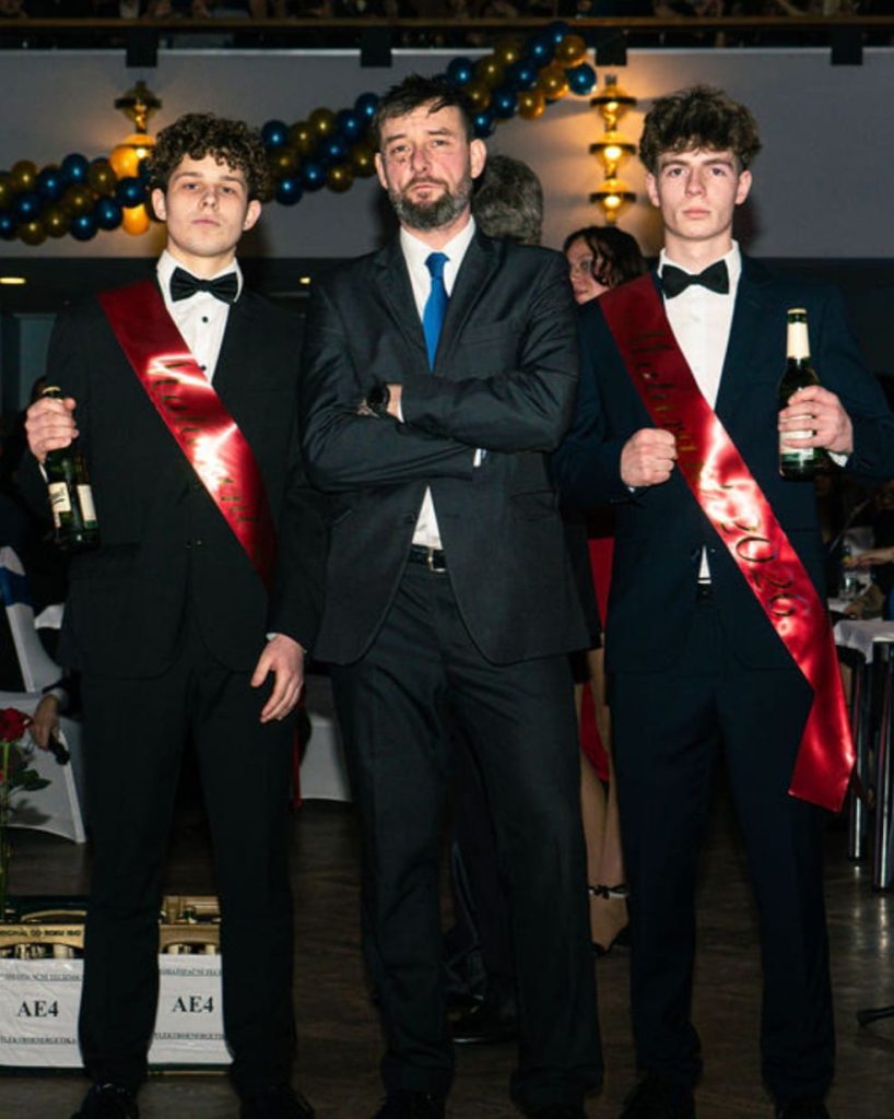 Maturitní plesy Maturitní plesy | Střední průmyslová škola a Vyšší odborná škola Kladno.