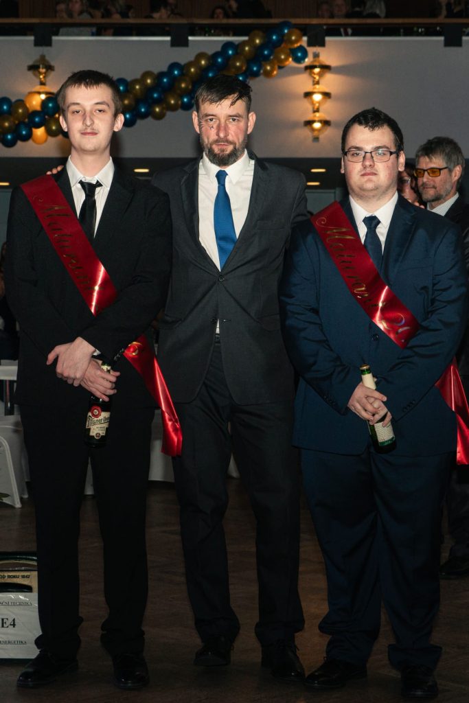 Maturitní plesy Maturitní plesy | Střední průmyslová škola a Vyšší odborná škola Kladno.