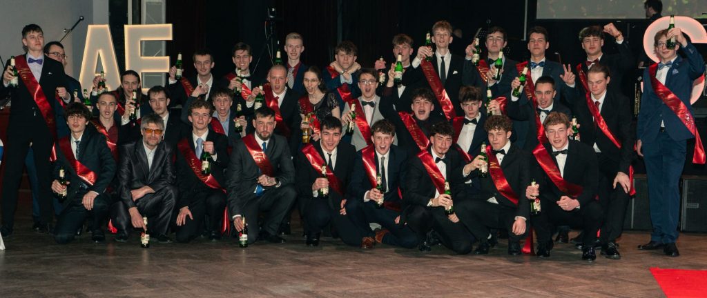 Maturitní plesy Maturitní plesy | Střední průmyslová škola a Vyšší odborná škola Kladno.