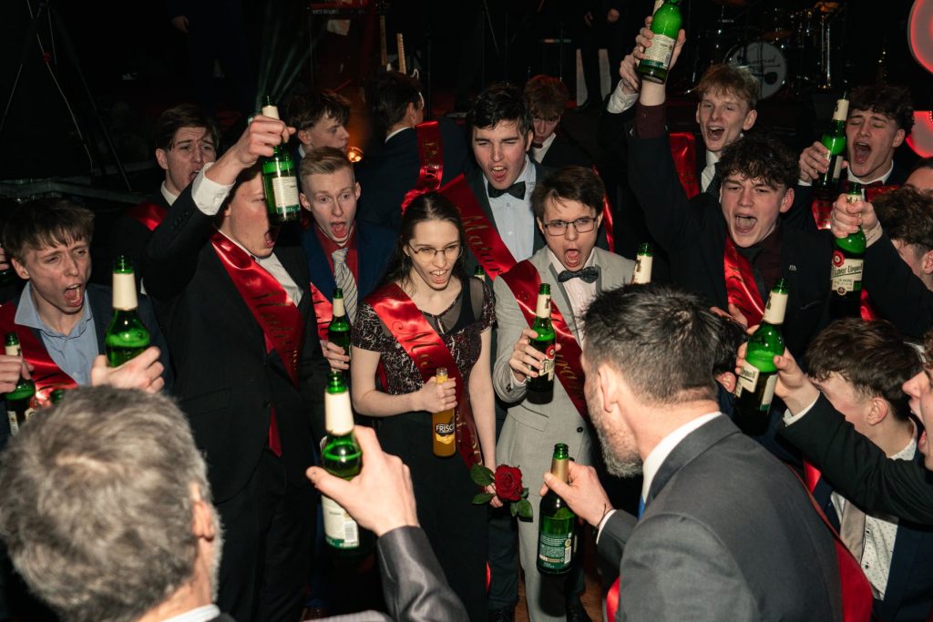 Maturitní plesy Maturitní plesy | Střední průmyslová škola a Vyšší odborná škola Kladno.