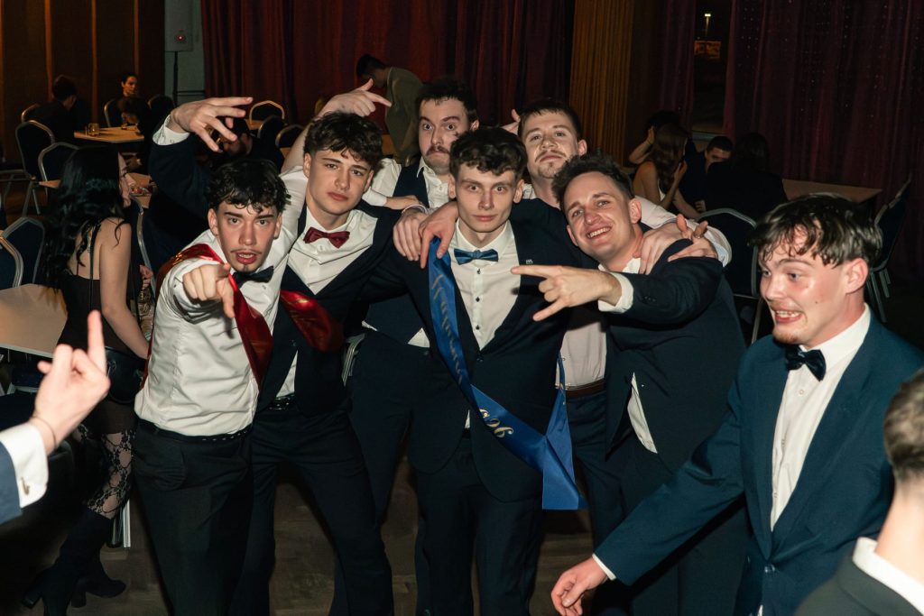 Maturitní plesy Maturitní plesy | Střední průmyslová škola a Vyšší odborná škola Kladno.