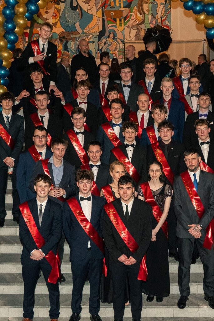 Maturitní plesy Maturitní plesy | Střední průmyslová škola a Vyšší odborná škola Kladno.